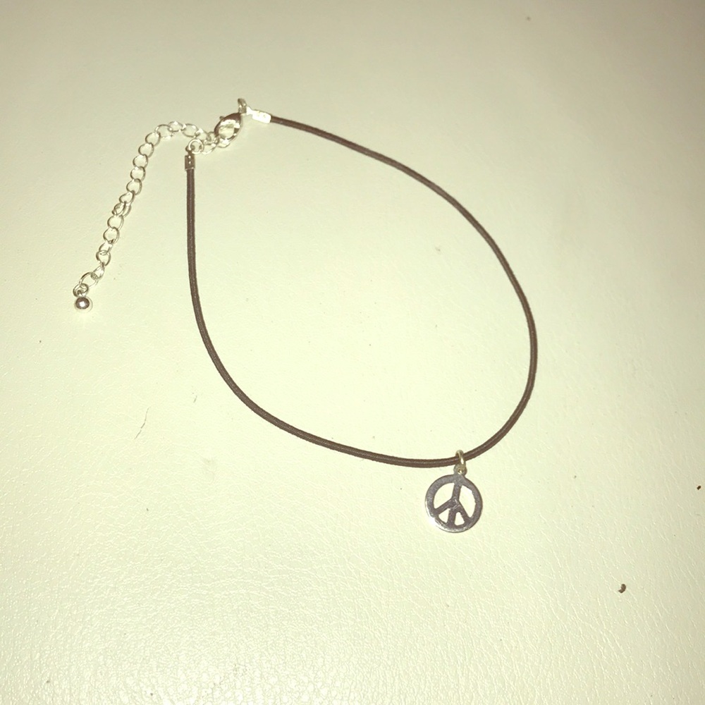 Justice Peace sign chocker